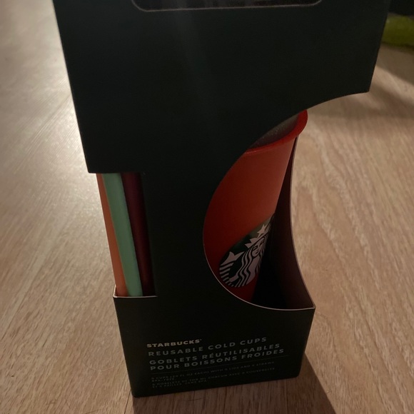 2020 Starbucks Holiday Reusable Cups - Picture 3 of 7